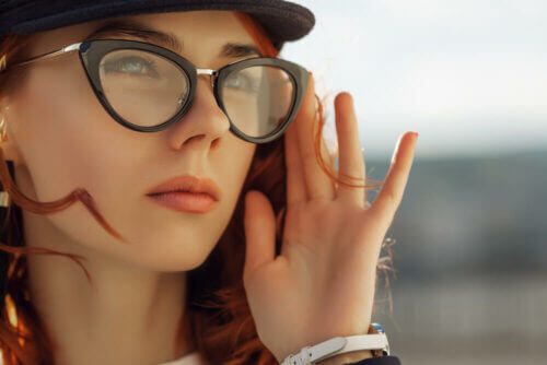 Young woman wearing cat eye glasses